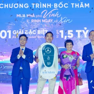 trao-giai-safabay-trung-giai-xe-mercedes-c200